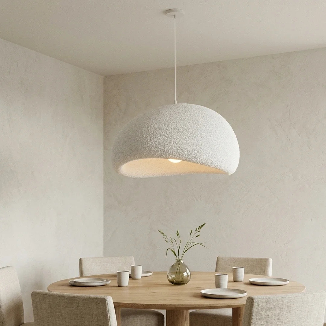 Suspension blanche texturée au-dessus d'une table ronde Image