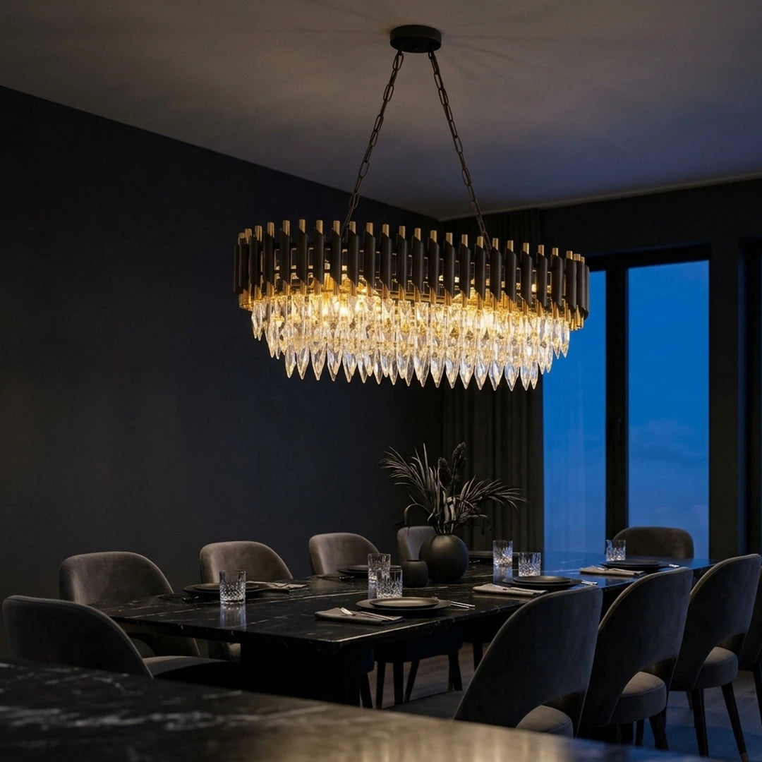 L'Ébène – salle à manger aux murs anthracite, table en marbre noir